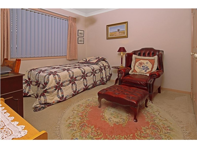 24 Pleasurelea Drive, Sunshine Bay NSW 2536