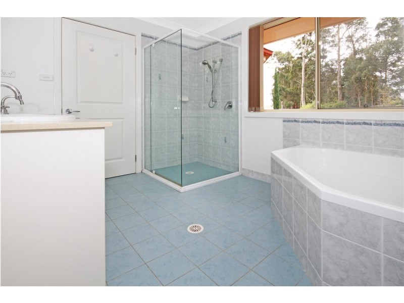 9 Leichhardt Place, Sunshine Bay NSW 2536