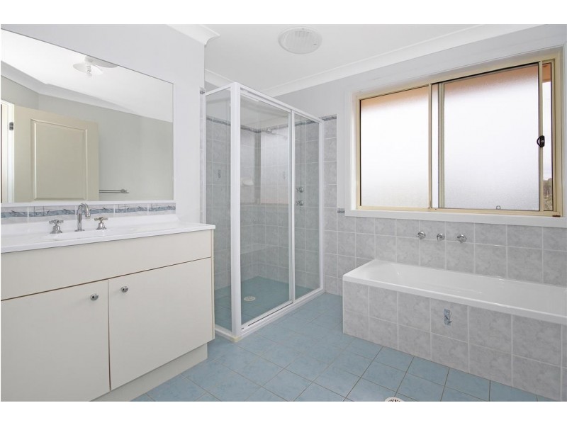 9 Leichhardt Place, Sunshine Bay NSW 2536