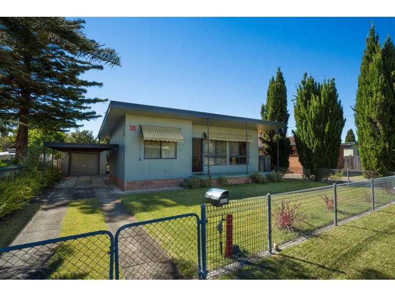 18 Dolphin Avenue, Batemans Bay NSW 2536