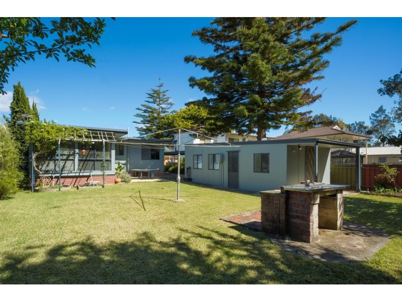 18 Dolphin Avenue, Batemans Bay NSW 2536