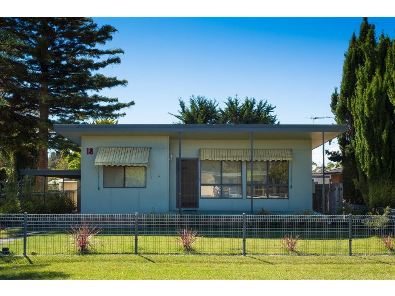 18 Dolphin Avenue, Batemans Bay NSW 2536