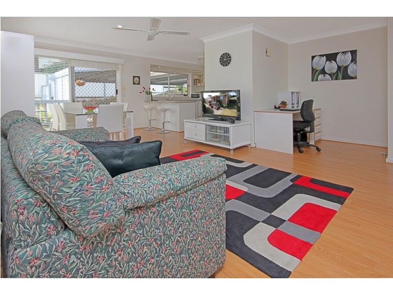 1 Gull Close, Catalina NSW 2536