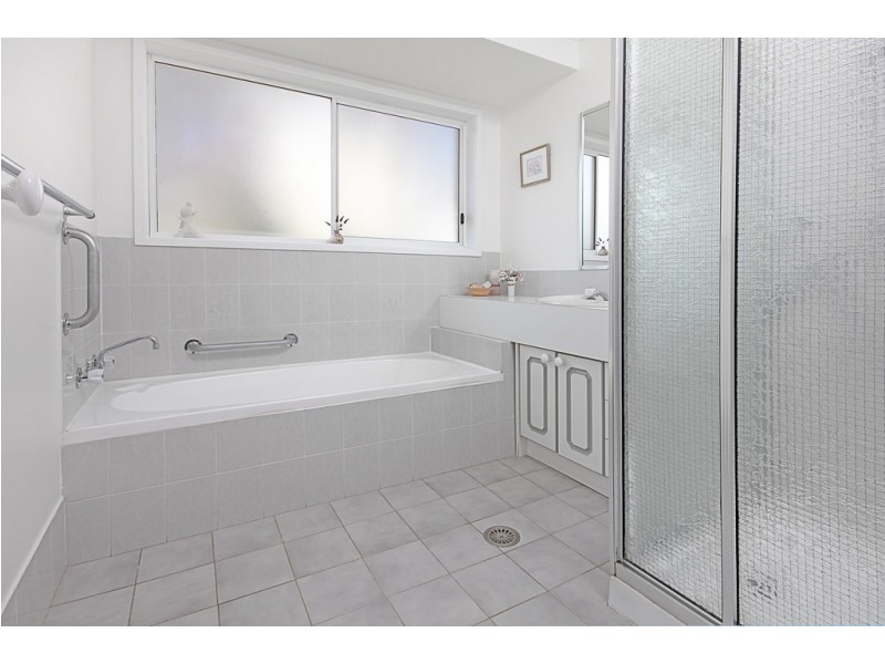 1 Gull Close, Catalina NSW 2536