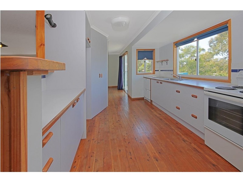 15 Forest Parade, Tomakin NSW 2537