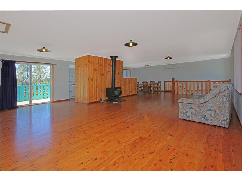 15 Forest Parade, Tomakin NSW 2537