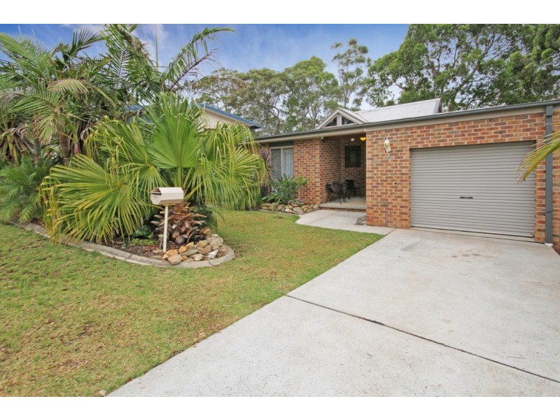 65 Berrima Parade, Surfside NSW 2536