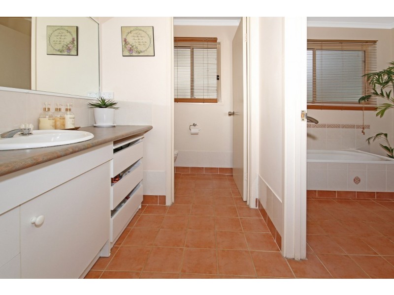 65 Berrima Parade, Surfside NSW 2536