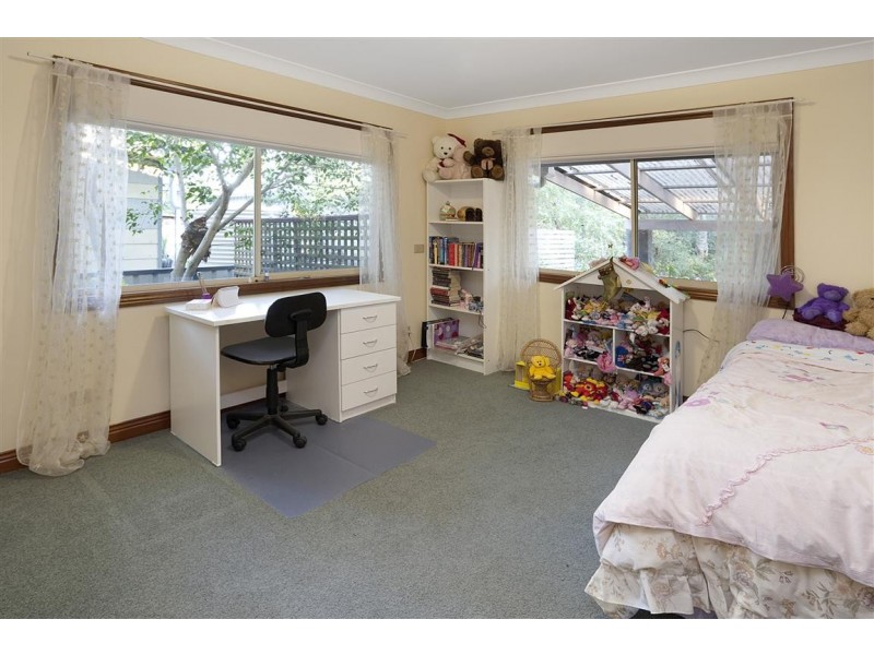 17 Connells Close, Mossy Point NSW 2537