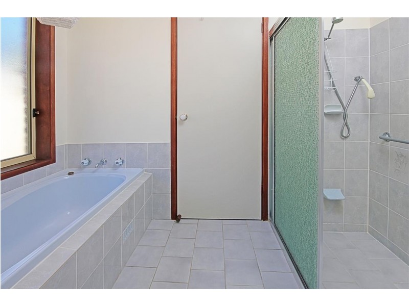 44 Thomas Mitchell Crescent, Sunshine Bay NSW 2536