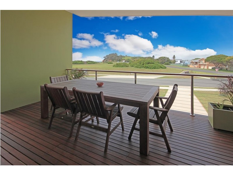 4 Beachside Boulevard, Tomakin NSW 2537