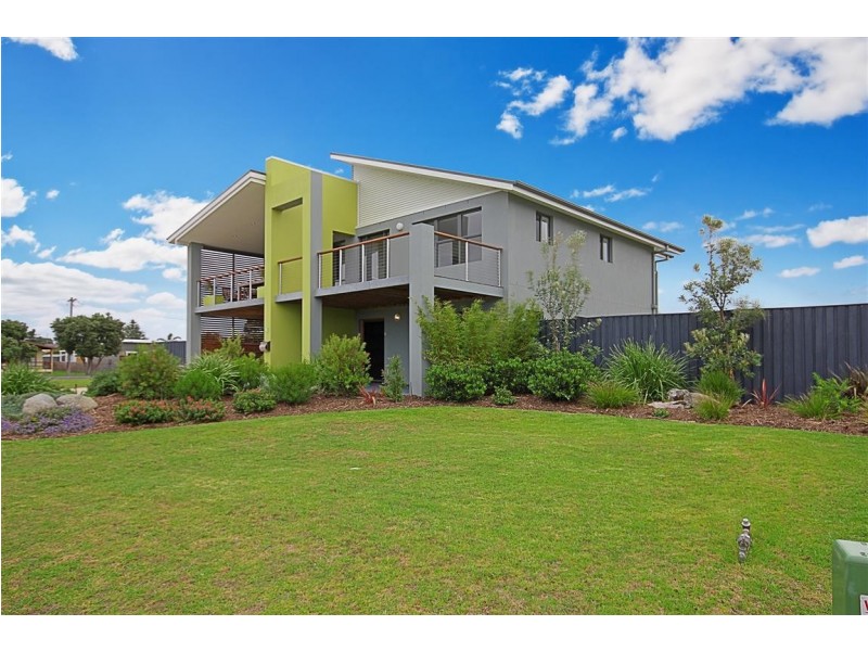 4 Beachside Boulevard, Tomakin NSW 2537