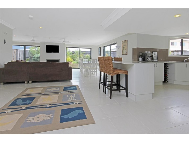 4 Beachside Boulevard, Tomakin NSW 2537
