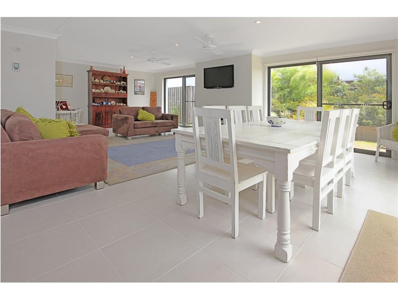 4 Beachside Boulevard, Tomakin NSW 2537