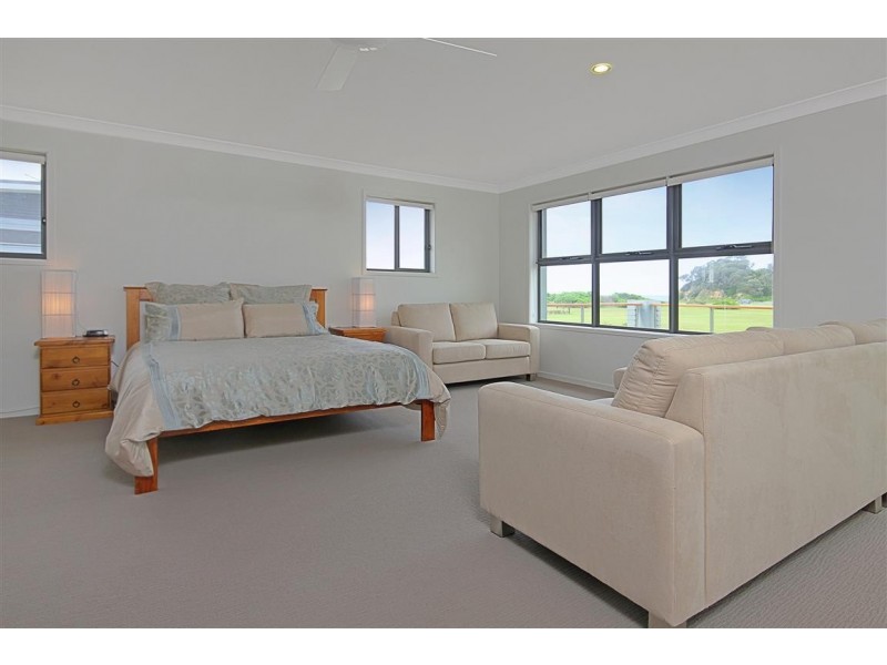 4 Beachside Boulevard, Tomakin NSW 2537
