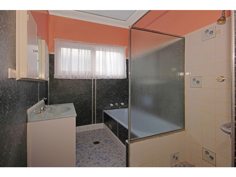37 Clyde Street, Batemans Bay NSW 2536