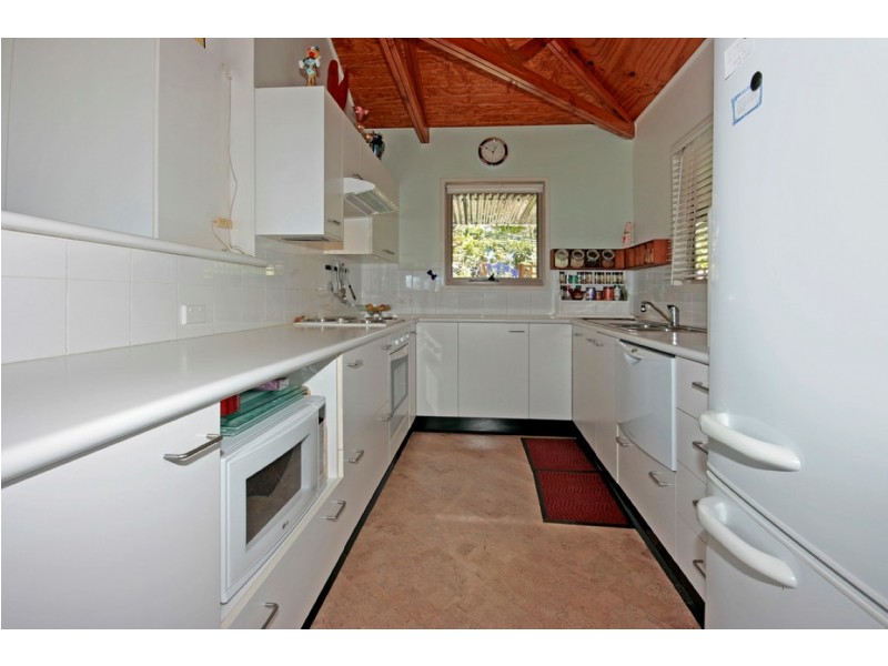 13 Barlings Drive, Tomakin NSW 2537