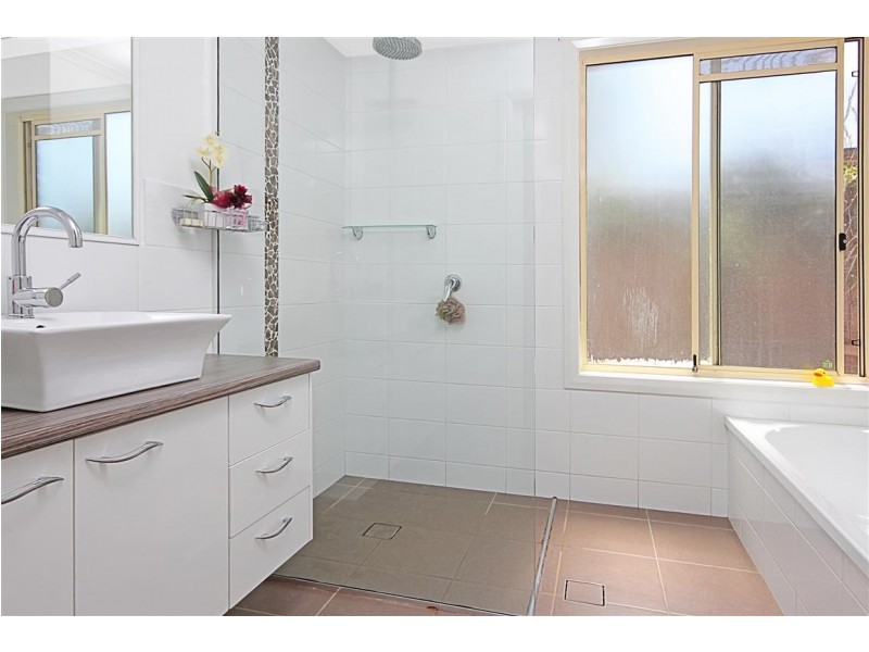 39 Karoola Crescent, Surfside NSW 2536