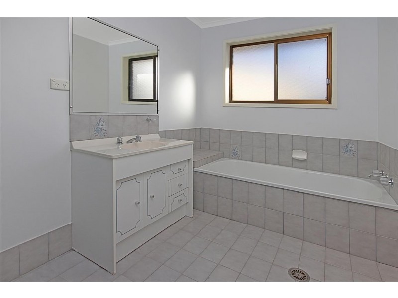 4 Belbowrie Parade, Maloneys Beach NSW 2536