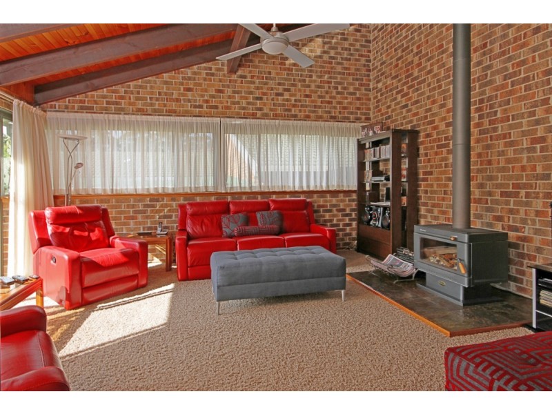 9 Cook Avenue, Surf Beach NSW 2536