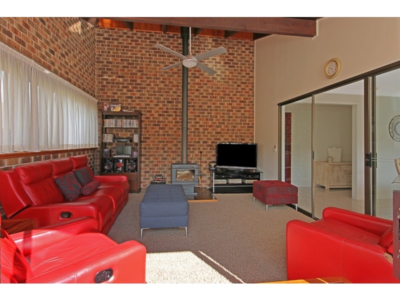 9 Cook Avenue, Surf Beach NSW 2536