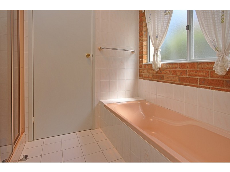 33 Bernadette Boulevard, Batehaven NSW 2536