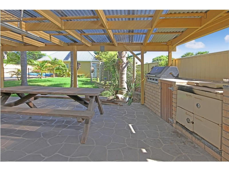 18 Hibiscus Close, Maloneys Beach NSW 2536