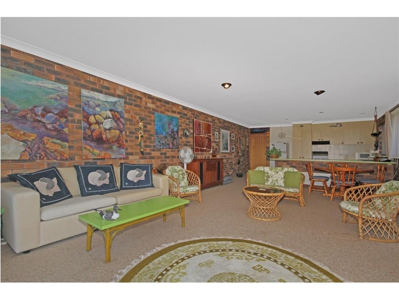 2/10 Kuppa Avenue, Malua Bay NSW 2536