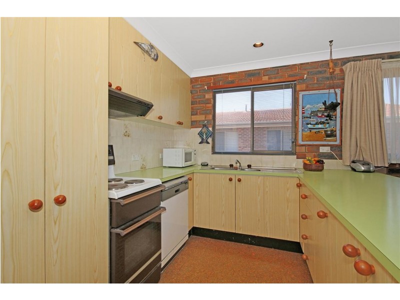 2/10 Kuppa Avenue, Malua Bay NSW 2536