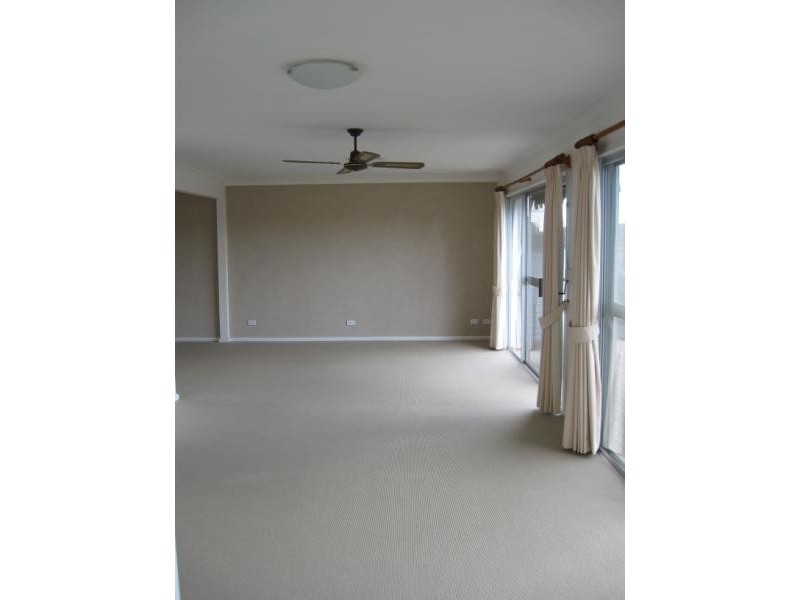 27 Grantham Rd, Batehaven NSW 2536