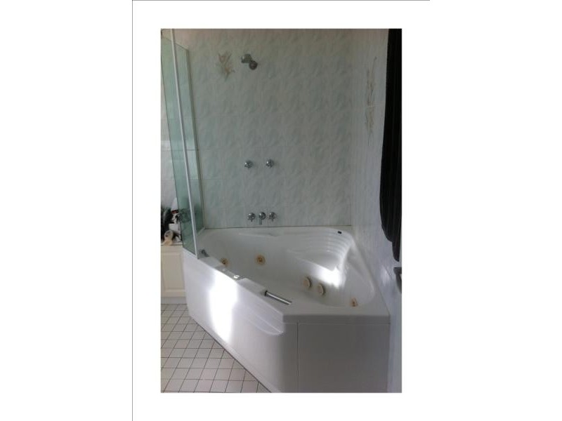 15 Berrima Parade, Surfside NSW 2536