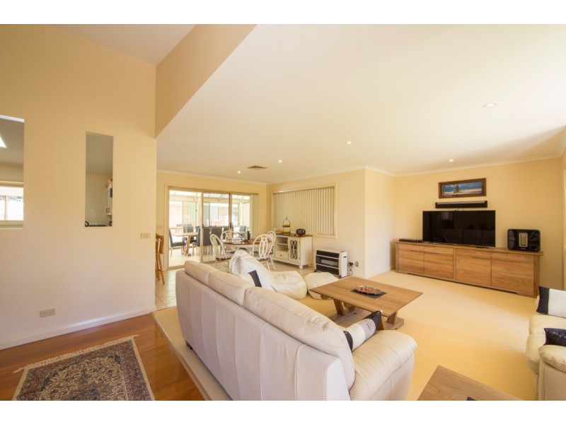 40 Thomas Mitchell Crescent, Sunshine Bay NSW 2536