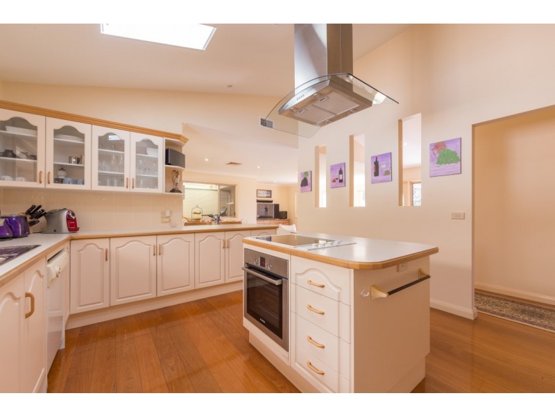 40 Thomas Mitchell Crescent, Sunshine Bay NSW 2536