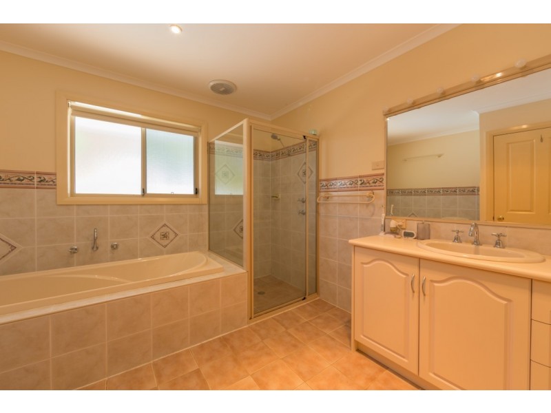 40 Thomas Mitchell Crescent, Sunshine Bay NSW 2536