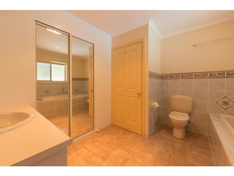 40 Thomas Mitchell Crescent, Sunshine Bay NSW 2536