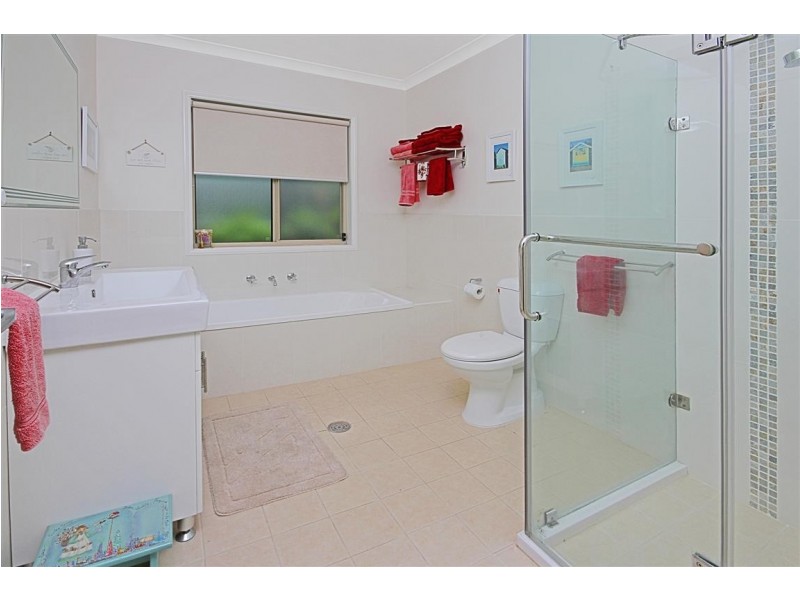 5 Hartog Place, Sunshine Bay NSW 2536