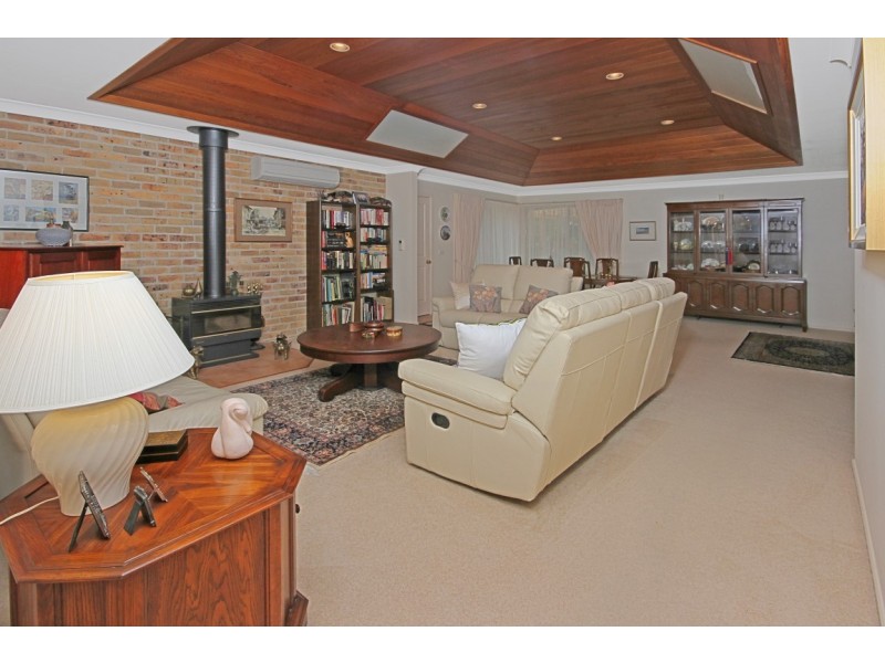 42 Hilltop Crescent, Surf Beach NSW 2536