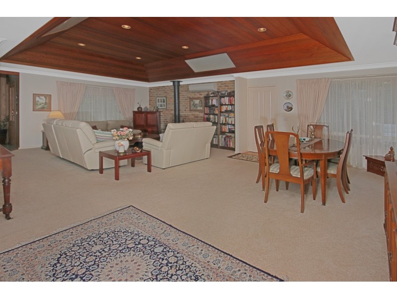 42 Hilltop Crescent, Surf Beach NSW 2536