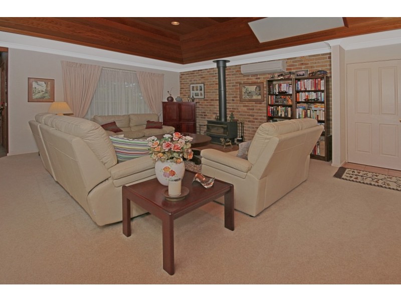 42 Hilltop Crescent, Surf Beach NSW 2536