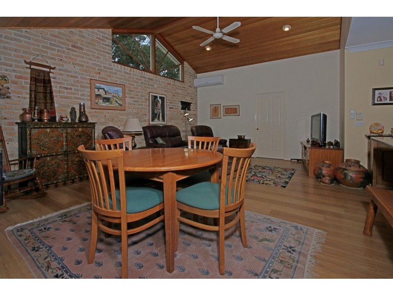 42 Hilltop Crescent, Surf Beach NSW 2536