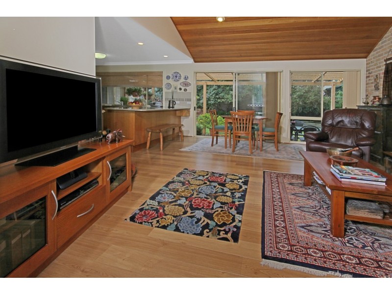 42 Hilltop Crescent, Surf Beach NSW 2536