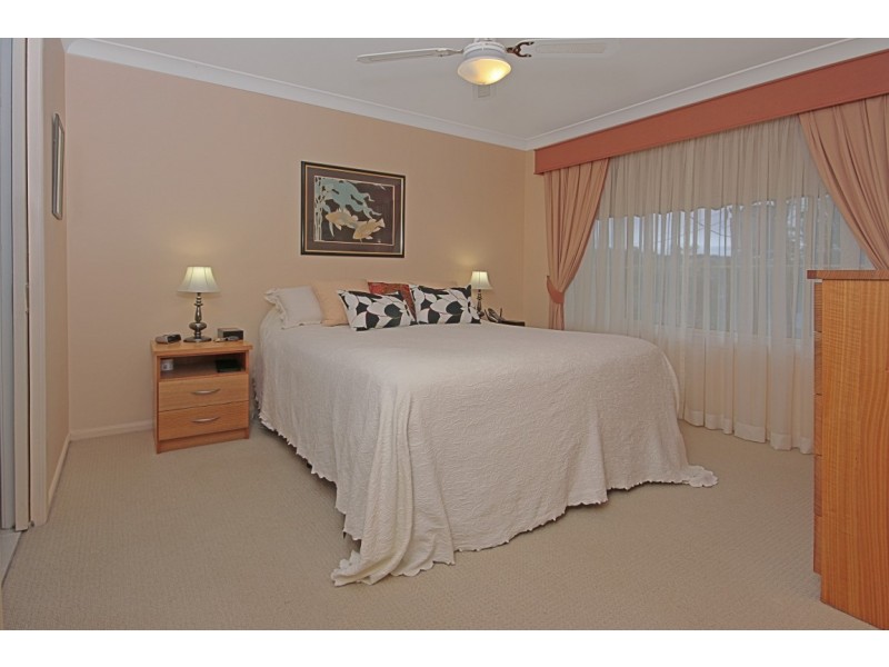 42 Hilltop Crescent, Surf Beach NSW 2536