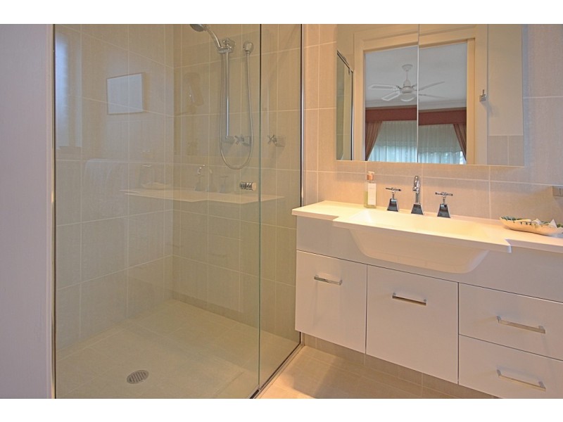 42 Hilltop Crescent, Surf Beach NSW 2536