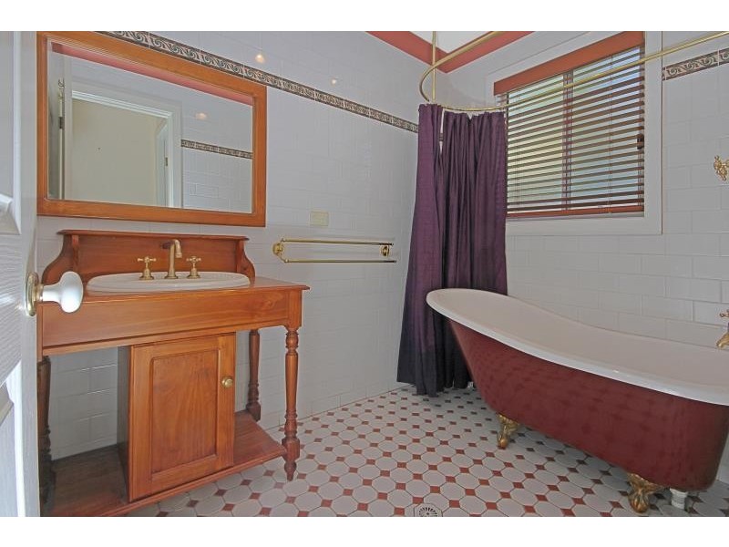 18 Hibiscus Close, Maloneys Beach NSW 2536