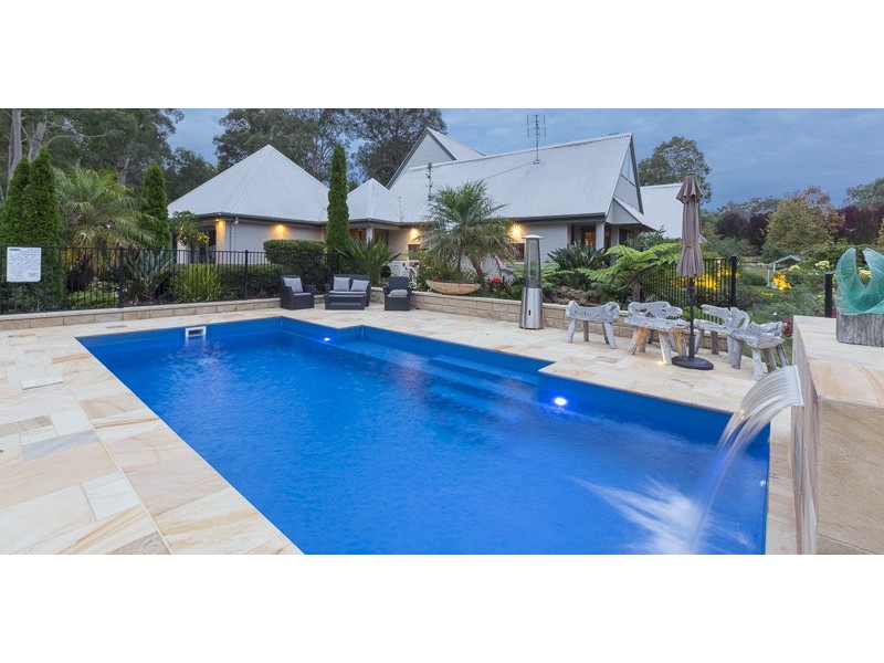 8 Cors Parade, North Batemans Bay NSW 2536