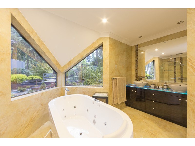 8 Cors Parade, North Batemans Bay NSW 2536