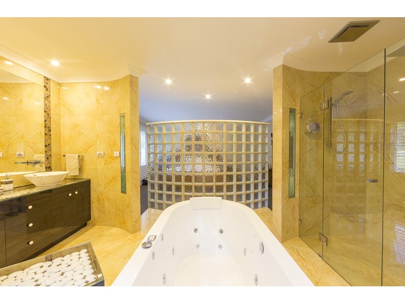 8 Cors Parade, North Batemans Bay NSW 2536