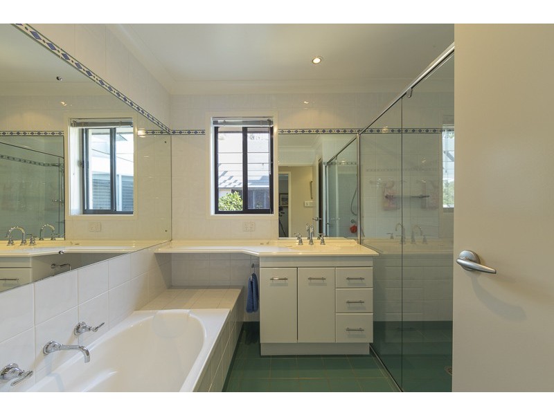 8 Cors Parade, North Batemans Bay NSW 2536