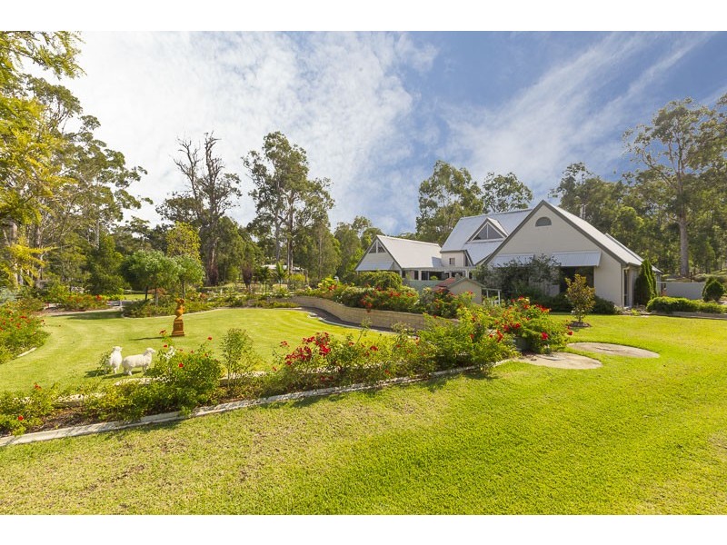 8 Cors Parade, North Batemans Bay NSW 2536