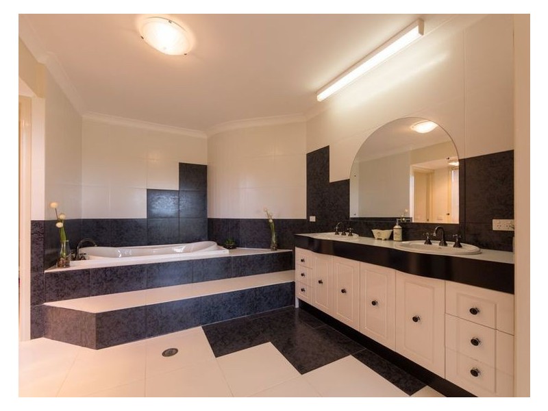 12 Blaxland Crescent, Sunshine Bay NSW 2536